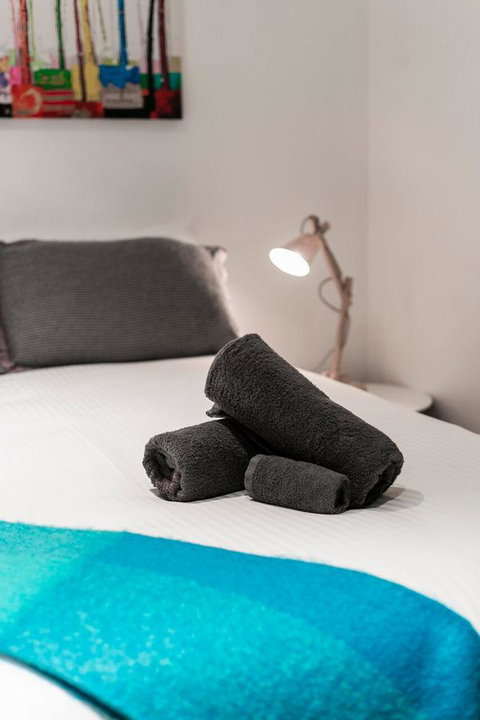 Complete Host Halo Apartments - Mackay Tourism 8