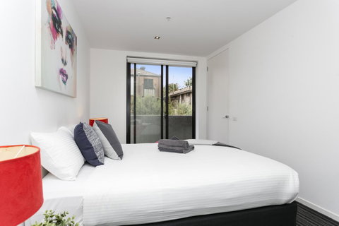 Complete Host Halo Apartments - Mackay Tourism 17