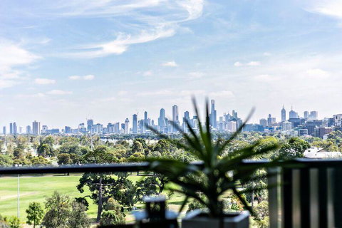Complete Host Halo Apartments - Mackay Tourism 0