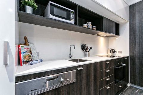 Complete Host Halo Apartments - Mackay Tourism 18