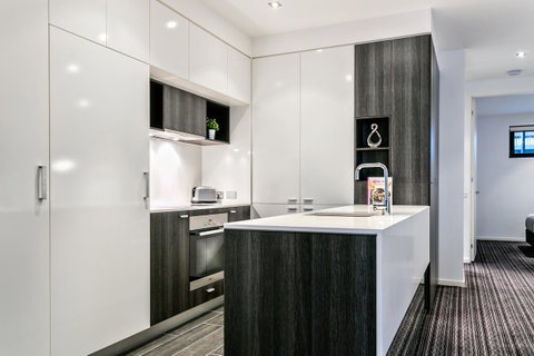 Complete Host Halo Apartments - Mackay Tourism 19