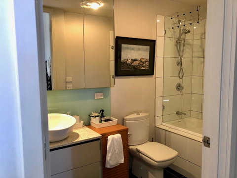 Vibe-Modern 2 Bed Apartment - Mackay Tourism 5