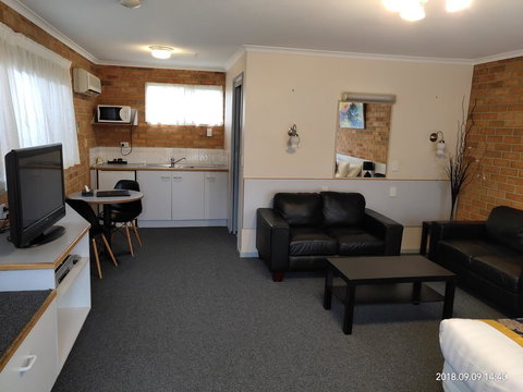 Coachman Motel And Holiday Units - Mackay Tourism 24
