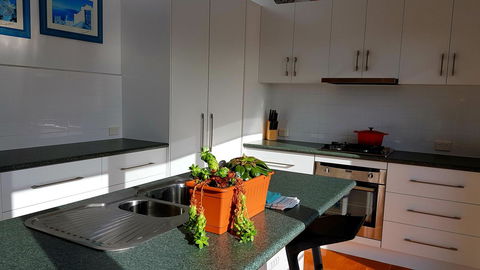 Beach Retreat Apartment Marengo - Mackay Tourism 3