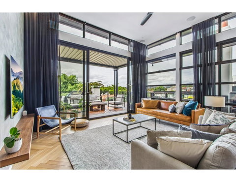 Ultimate Luxury Penthouse From The Block - Mackay Tourism 0