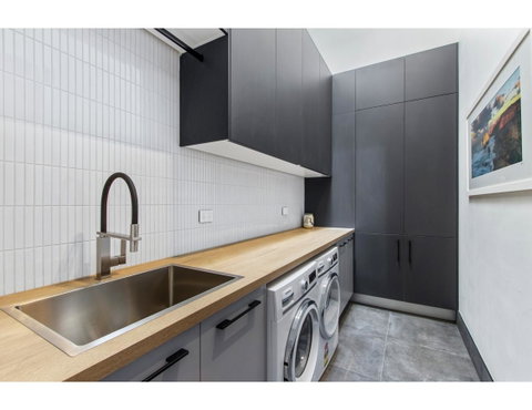 Ultimate Luxury Penthouse From The Block - Mackay Tourism 14