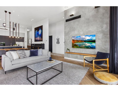 Ultimate Luxury Penthouse From The Block - Mackay Tourism 10