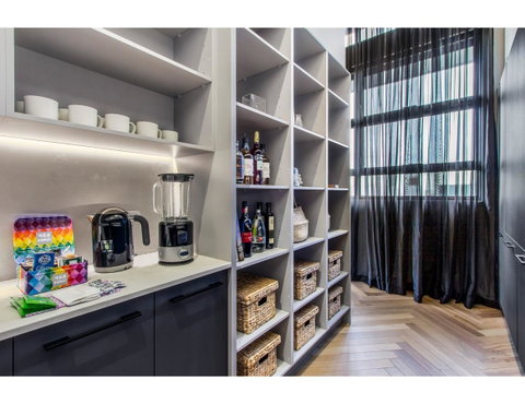Ultimate Luxury Penthouse From The Block - Mackay Tourism 23