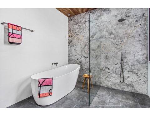 Ultimate Luxury Penthouse From The Block - Mackay Tourism 17