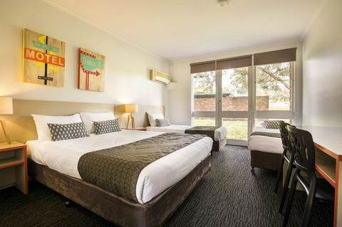 Burvale Hotel - Mackay Tourism 0