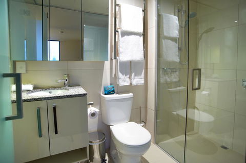 Corporate Living Accommodation Hawthorn - Mackay Tourism 13
