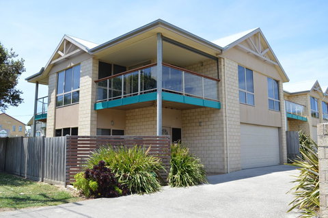 Ocean View Beach House - Mackay Tourism 0