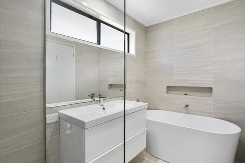Fairhills - NEW LISTING, Beautifully Styled - Mackay Tourism 7