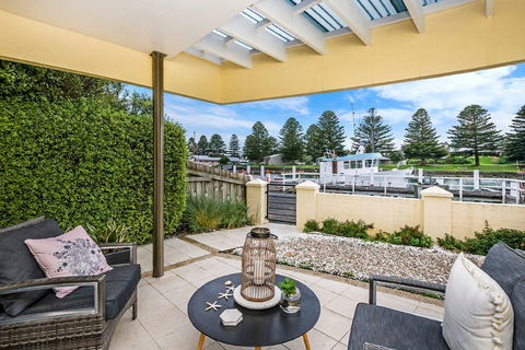 The Waterfront Apartment - Mackay Tourism 0