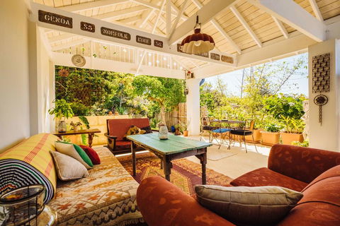 The Blue Beach House - Mackay Tourism 0