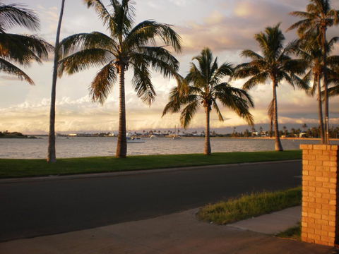 The Carnarvon Luxury Canal Home - Mackay Tourism 1