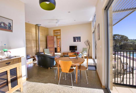 The Chocolate Lily Bed & Breakfast - Mackay Tourism 1