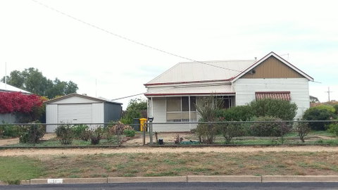 The Crooked Cottage - Mackay Tourism 1