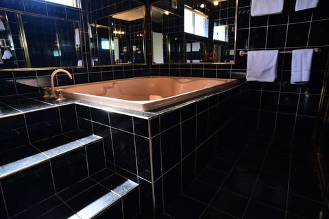 The Crossing Motel - Mackay Tourism 1