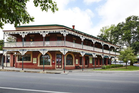 The Daylesford Hotel - Mackay Tourism 1