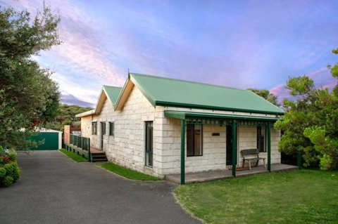 The Divide - Rye Back Beach Hideaway - Mackay Tourism 0