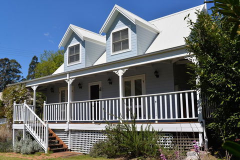The Doll's House - Charming 2 Bedroom Cottage Just A Short Walk From The Village - Mackay Tourism 1