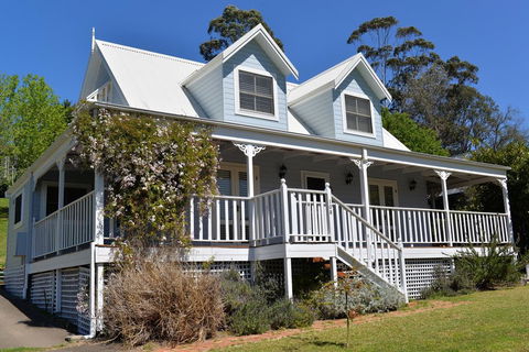 The Doll's House - Charming 2 Bedroom Cottage Just A Short Walk From The Village - Mackay Tourism 0