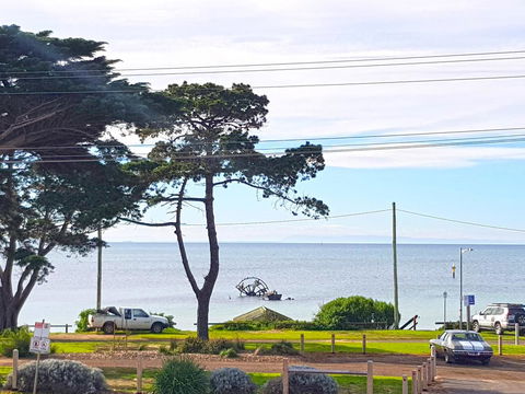 The Esplanade Holiday Home - Mackay Tourism 0