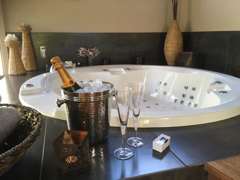 The Edge Villa - Mackay Tourism 3