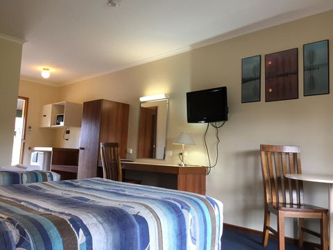 The Finley Palm Motor Inn - Mackay Tourism 1