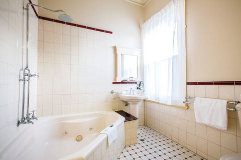 The Glenferrie Hotel Hawthorn - Mackay Tourism 1