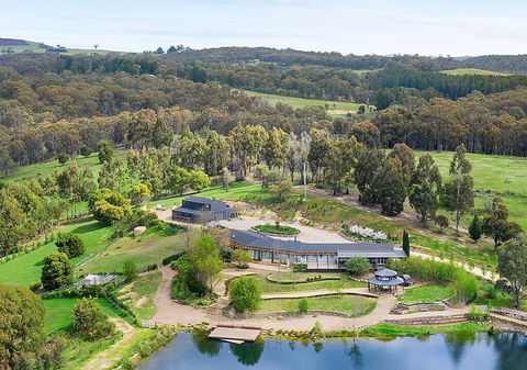 The Loft At Butlers Lane Vineyard - Mackay Tourism 0