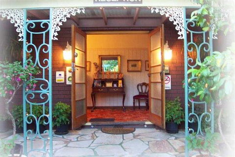 The Oast Inn Formaly Rosies Inn - Mackay Tourism 0