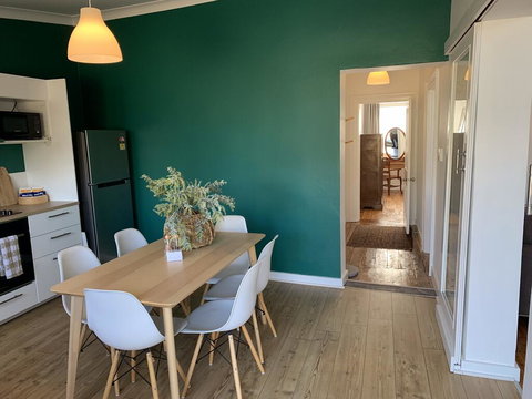 The Old Bakery Guesthouse, Harden - Mackay Tourism 1