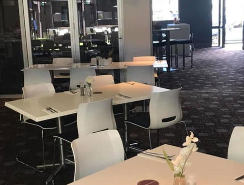 The Premier Hotel Broadmeadow - Mackay Tourism 1