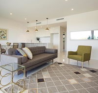 The Princess Bride - Executive 3BR Bulimba Apartment with Balcony in Central Location - Mackay Tourism