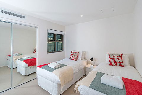 The Princess Bride - Executive 3BR Bulimba Apartment With Balcony In Central Location - Mackay Tourism 1
