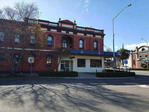 The Royal Hotel - Mackay Tourism 0