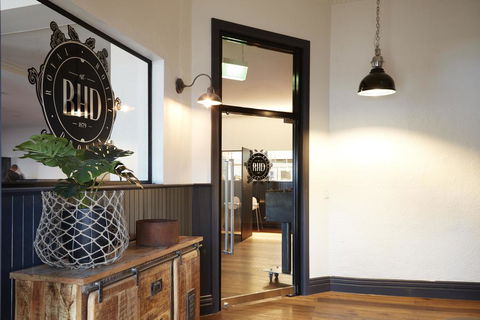 The Royal Hotel, Drouin - Mackay Tourism 0