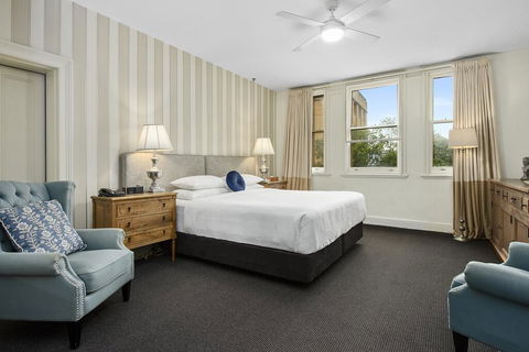 The Russell Hotel - Mackay Tourism 1