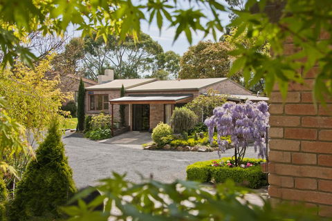 The Shingles Riverside Cottages - Mackay Tourism 0