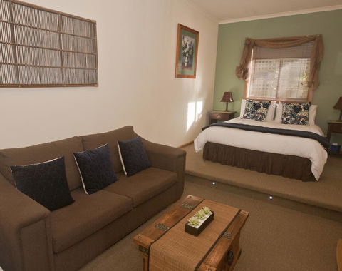 The Shingles Riverside Cottages - Mackay Tourism 3