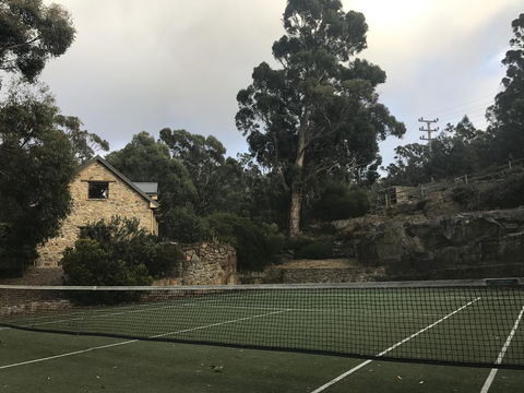 The Stone Cottage (with Tennis Court) - Mackay Tourism 3