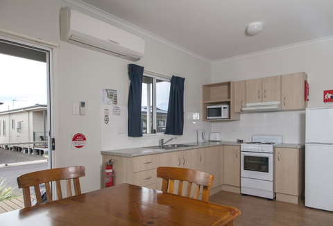 The Sundowner Cabin & Tourist Park - Mackay Tourism 1