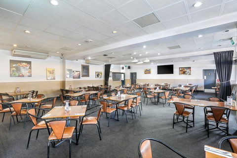 The Union Club Hotel - Mackay Tourism 1