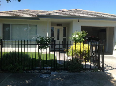 The Villa Kyabram - Mackay Tourism 0