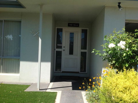 The Villa Kyabram - Mackay Tourism 1