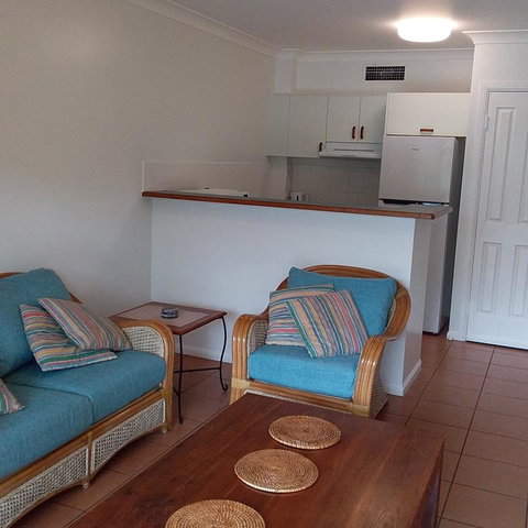 The York Beachfront Holiday Apartments - Mackay Tourism 3