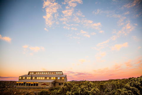 Thousand Lakes Lodge - Mackay Tourism 0