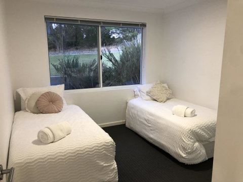 Three Bedroom, Two Bathroom Family Home - Mackay Tourism 3